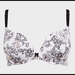 WHITE BRA - NWOT - 44B